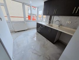 Arel'den Öveçler Lizbon Cd.üstü Bahçe Kat Balkonlu Tadilatlı 2+1