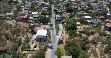 Mera Emlaktan Çamcı Asfaltı Cepheli 6 Villalık 818m2 İmarlı Arsa