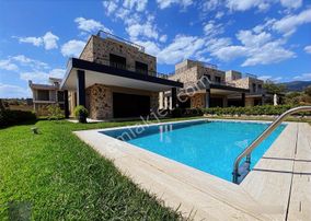 Mera Emlaktan Gürede Bahceli-havuzlu-y.ısıtma 4+1 Ultralüx Villa