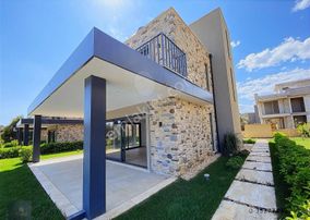 Mera Emlaktan Gürede Bahceli-havuzlu-y.ısıtma 4+1 Ultralüx Villa