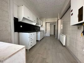 Pursaklar Mehmet Zengin Emlak'tan 5.kat 3+1 Hastane Yakını Yapılı Masrafsız Daire