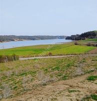 Muhteşem Baraj Gölü Manzaralı, Etrafı Çevirili Tek Tapu Tarla..