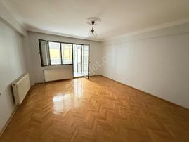 Basın Sitesi Devlet Hastane Dibi 3+1 130 M2 Arakat Otoparklı