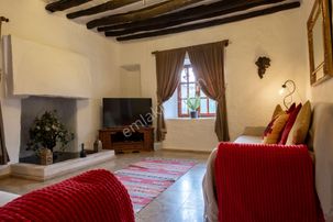 Ilıca'da Satılık Havuzlu 4+1 Taş Villa