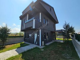 4+1 Müstakil Arsada,denize Yakın,otoparklı Villa - Vılla For Sale