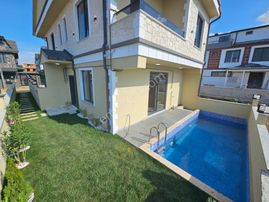 Deniz'den 4+1 Müstakil Havuzlu , Bahçeli , Denize Yakın Villa