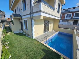 Deniz'den 4+1 Müstakil Havuzlu , Bahçeli , Denize Yakın Villa