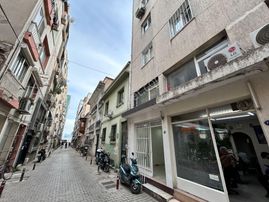 Donanmacı'da Caddeye Yakın 2.73 M Cepheli Kiralık Dükkan