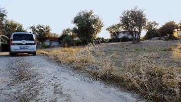 Novas Gayrimenkul'den Kuyucak'ta Tapulu 365m² Bahçe