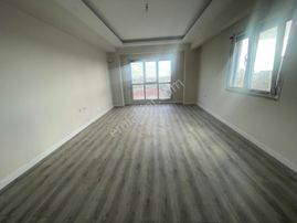 Güneşli Meydan'da Çeşme Park Evlerinde Geniş Donanımlı Daire