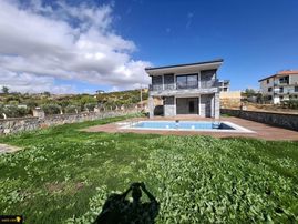 Didim Seyrantepe, 600 M2 Arsa İçinde,doğa İle İç İçe Lüks Villa