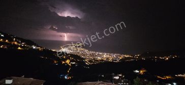 Alanya Tepe Mahallesi'nde Kale & Deniz Manzaralı Lüks Dubleks Villa