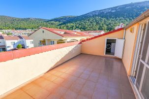 Fiyat Düştü! Merkezde Satılık 3+1 Dubleks Denize Yakın Manzaralı