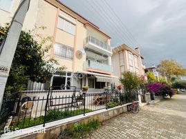 Altınoluk Yolun Alt Kısmında Denize Yürüme Mesafesinde Bahçeli Müstakil Girişli 2+1 Daire