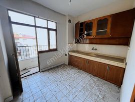 Orta Mahallede Satılık 2+1 Kilerli Doğalgaz Kapıda Daire