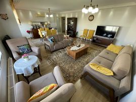 Turyap Narlıdere Şehitlik'te Metro Yanı Satılık Deniz Manzaralı 4+1 Daire