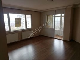 Üniversite Mahallesi Mezarlık Caddesi Üzerinde Satılık Daire