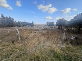 Ana Caddede Okulların Karşısında Satılık Arsa