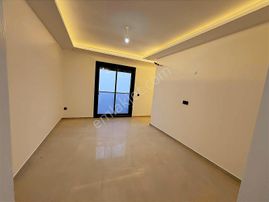 Kuşadası Davutlarda Havuzlu Sitede Satılık 4+1 Villa