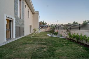 Özel Havuzlu Ve Geniş Bahçeli Tek Müstakil Villa