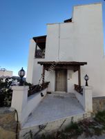 Bodrum Bağla Aytur Sitesinde Satılık 3 Katlı Manzaralı Villa
