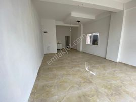 Muradiyede Caddeye Yakın, Ferah Ve Kullanışlı Satılık Dükkan