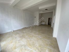 Muradiyede Caddeye Yakın, Ferah Ve Kullanışlı Satılık Dükkan