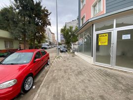Muradiyede Caddeye Yakın Köşe Konumda Çok Amaçlı Kiralık Dükkan