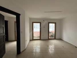 Seferihisar Kent Merkezinde – Pazaryeri Girişinde Kiralık Ofis / İşyeri