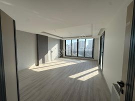 Remax Toros'tan Mezitli'de Havuzlu Site İçerisinde Satılık 4+1