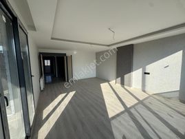 Remax Toros'tan Mezitli'de Havuzlu Site İçerisinde Satılık 4+1