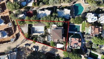 Torba'da Lüks Denize Yakın Müştemilatlı Havuzlu Bahçeli Villa