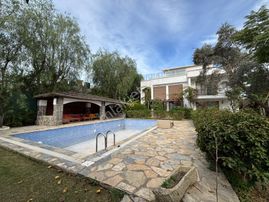 Torba'da Lüks Denize Yakın Müştemilatlı Havuzlu Bahçeli Villa