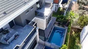 Davutlar Da Özel Havuzlu Geniş Teraslı Fırsat Villa