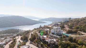 Bodrum Adabükü Çamlık Sitesi'nde Doğa Manzaralı Dubleks
