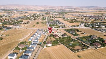 Gölbaşı Karşıyaka'da Prestijli Konumda 889 M2 Villa Parsel