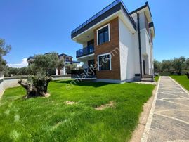 ✨akçay Ay Emlak'tan✨narlı'da Denize 150 Mt Yeşillikler İçerinde Satılık 3+1 Muhteşem Müstakil Villa