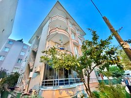 Berkay Demirel'den Doktorlar Sitesi Mevkinde Ara Kat 1+1 Daire