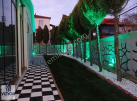 Karasu Resuller'de Isıtmalı Havuzlu 600 M2 İçinde Müstakil 2+1