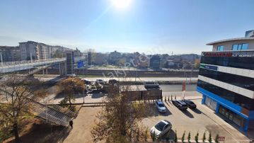 İzmit Merkez'de 120 M2 Satılık 3+1 Asansörlü Daire