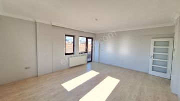 İzmit Merkez'de 120 M2 Satılık 3+1 Asansörlü Daire