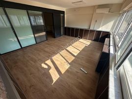 Adliyeye Yakın İş Merkezinde 1+1 Kiralık Ofis - Otoparklı