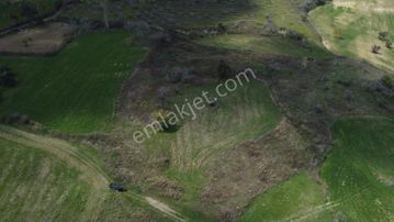 Çanakkale Merkez Ulupınar Köyünde Köye Yakın Tarla