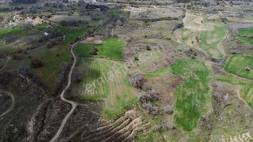 Çanakkale Merkez Ulupınar Köyünde Yola Cepheli Köye Yakın Tarla