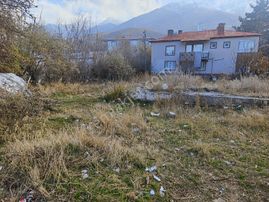 Gevaş Merkezde Cadde Üzerinde Acill Satılık Ticari Arsa