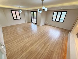 Utku'dan Akçay'da Muhteşem Tasarımlı Denize 200 Metre 3+1 Daire