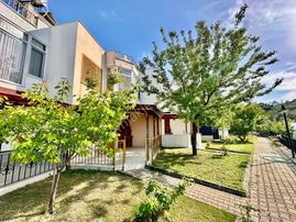 ✨akçay Ay Emlak'tan✨pelitköy'de Deniz Manzaralı Geniş Kullanışlı Teraslı Satılık 3+1 Müstakil Villa