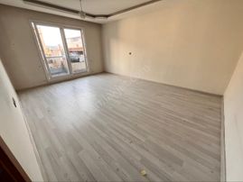 Bozyaka Kapalı Pazaryeri Yakınında 2+1 90m2 Arakat Asansörlü Otoparklı Bina