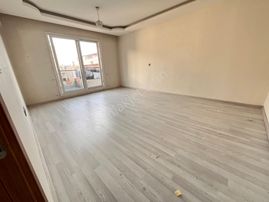 Bozyaka Kapalı Pazaryeri Yakınında 2+1 90m2 Arakat Asansörlü Otoparklı Bina