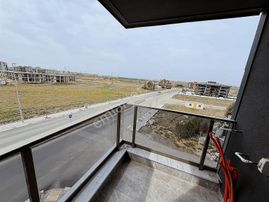 Çorlunun Emlaklarda 1+1 Sıfır Daire Çift Balkon Yol Cephe